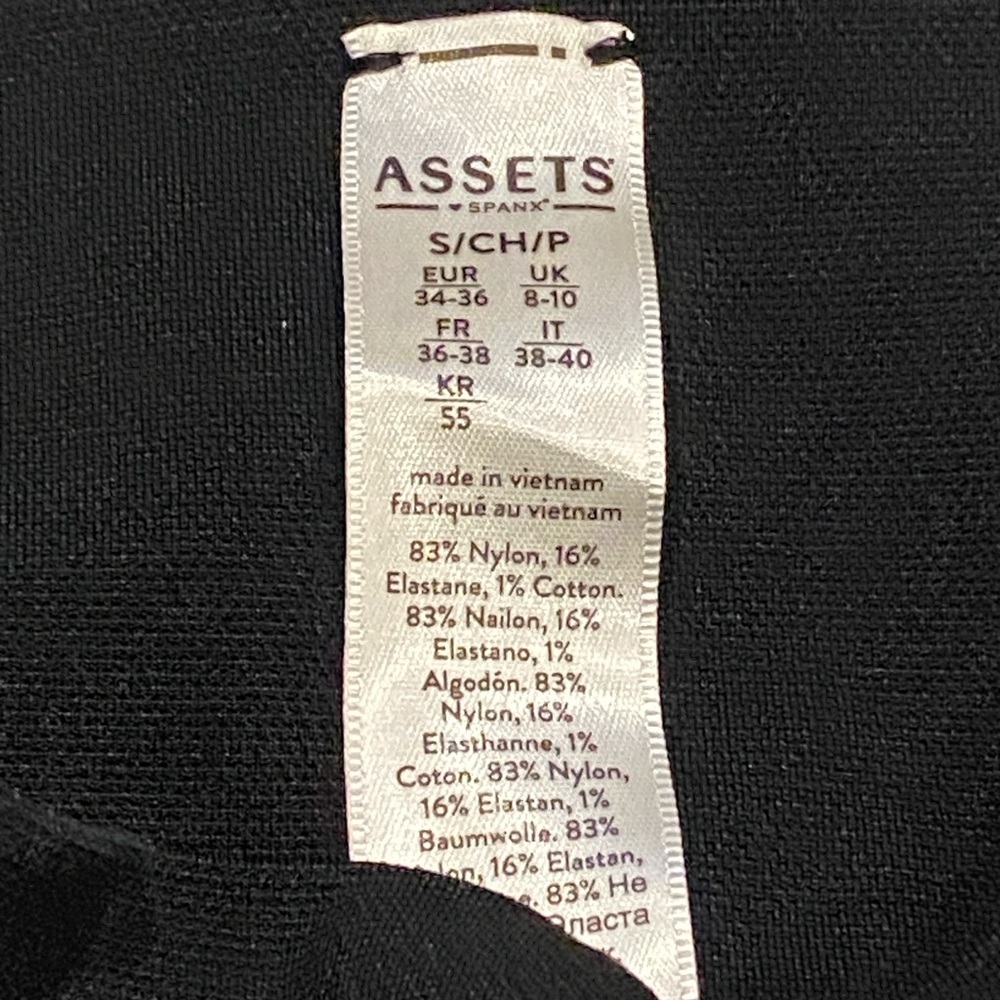 ASSETS by SPANX Remarkable Results Mid-Thigh Shaping Short Black Size Small NWT - Picture 6 of 6
